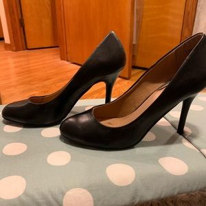 Black heels size 8.5